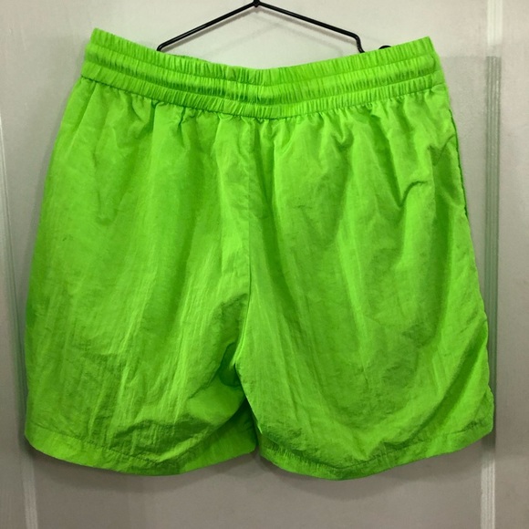 Guess shorts (M) - Picture 2 of 4